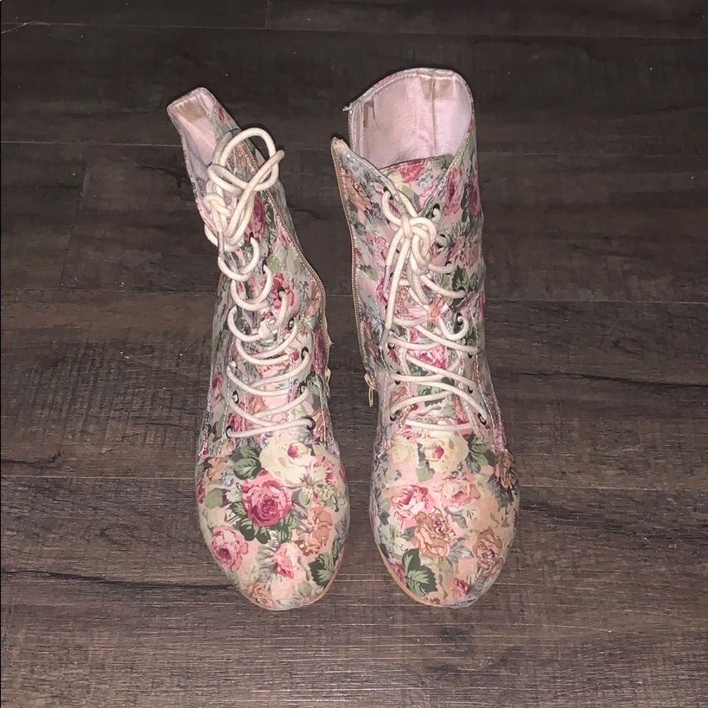 Combat boots